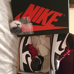 Air Jordan Retro 1 Bloodline